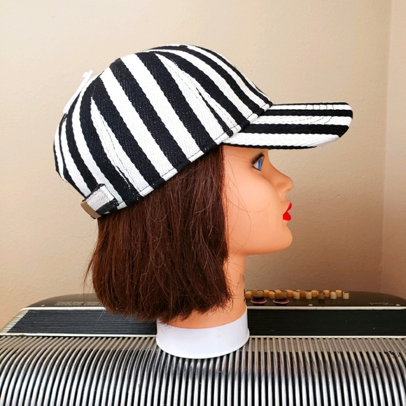 Accessories - NWT-CUTE BLK & WHT STRIPE ADJUST SIZE BASEBALL CAP